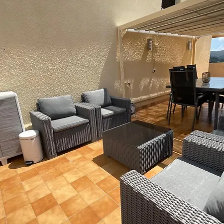 Gigaro Sylvabelle Sea Lounge لا كروا فالميه